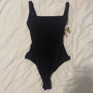 Skims black fits everybody bodysuit. NWT, size xxs.